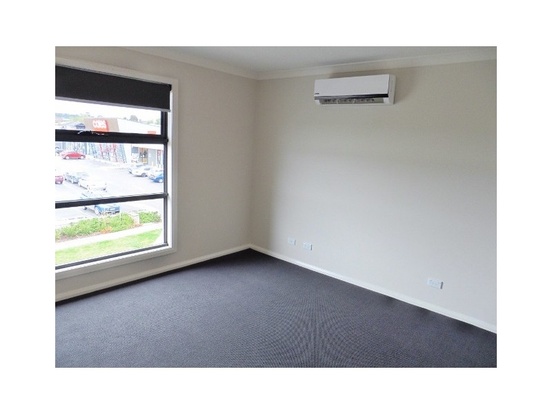 102/141 Windermere Boulevard, Pakenham VIC 3810