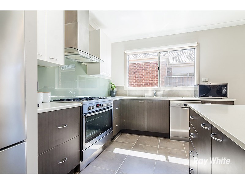 41 Kindred Ave, Cranbourne North VIC 3977