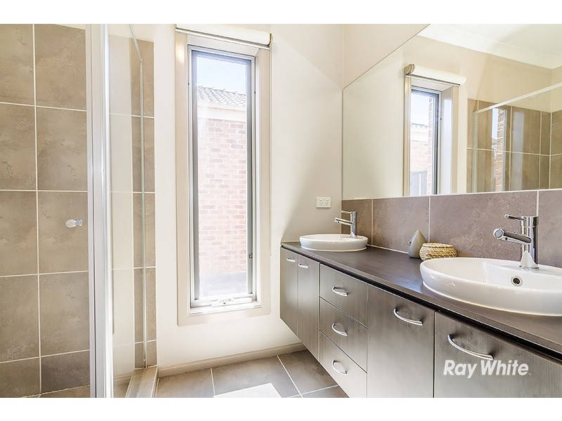 41 Kindred Ave, Cranbourne North VIC 3977