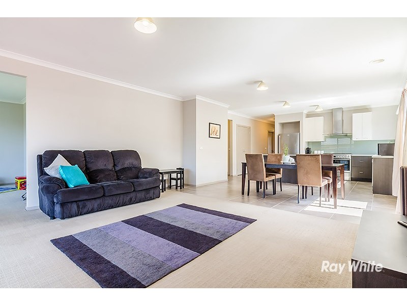 41 Kindred Ave, Cranbourne North VIC 3977