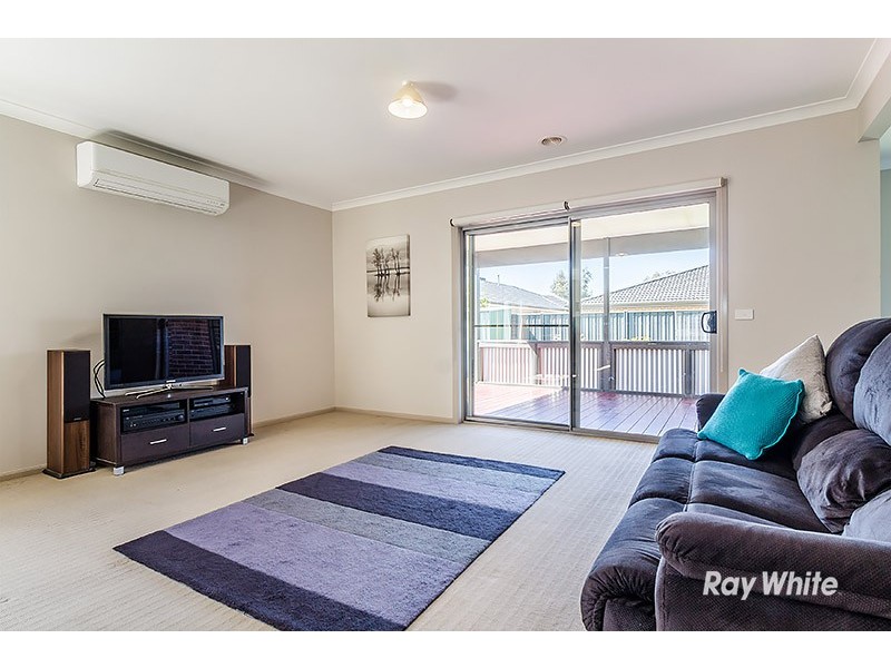 41 Kindred Ave, Cranbourne North VIC 3977