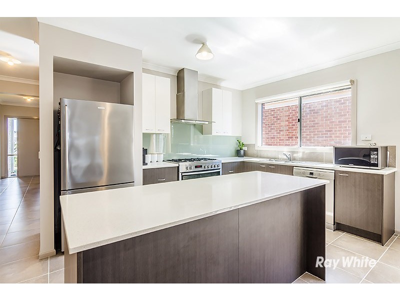 41 Kindred Ave, Cranbourne North VIC 3977