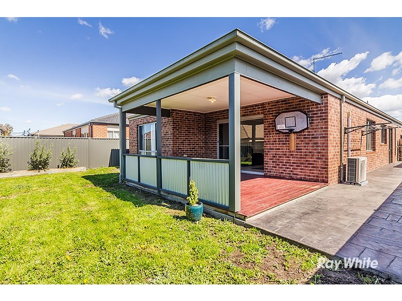 41 Kindred Ave, Cranbourne North VIC 3977