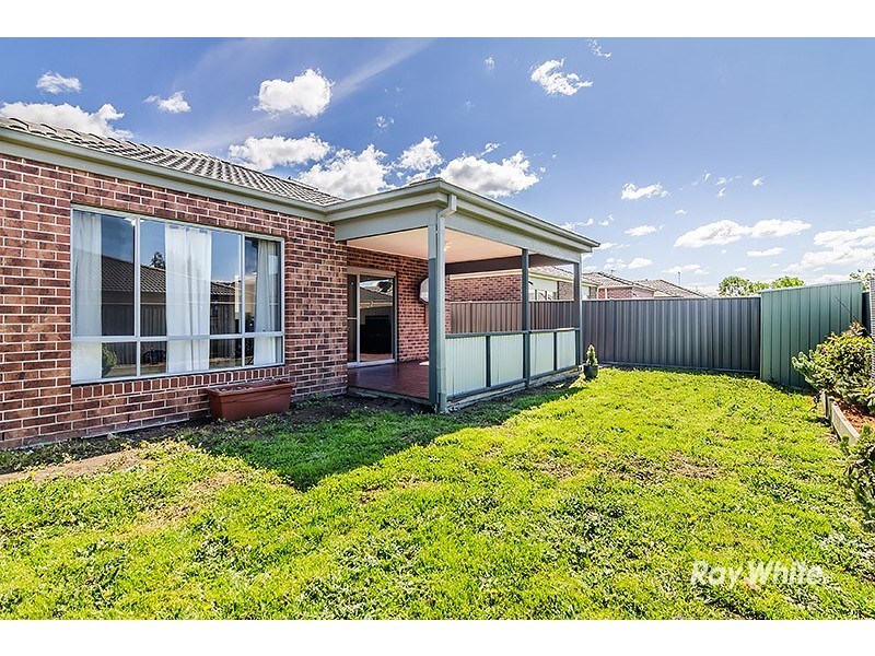 41 Kindred Ave, Cranbourne North VIC 3977