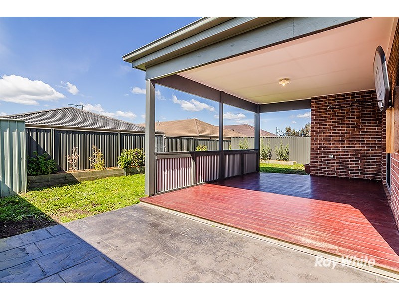 41 Kindred Ave, Cranbourne North VIC 3977
