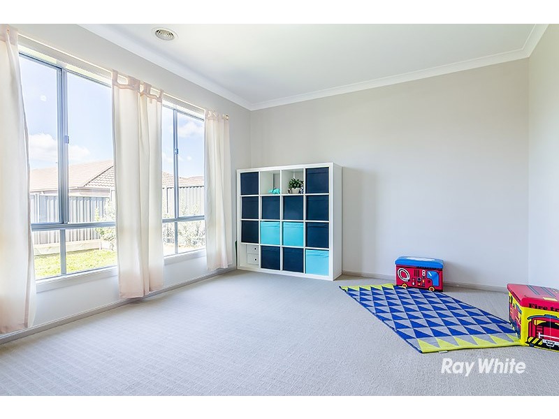 41 Kindred Ave, Cranbourne North VIC 3977