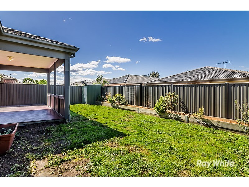 41 Kindred Ave, Cranbourne North VIC 3977