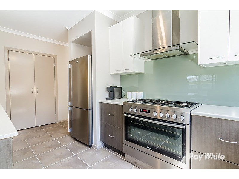 41 Kindred Ave, Cranbourne North VIC 3977