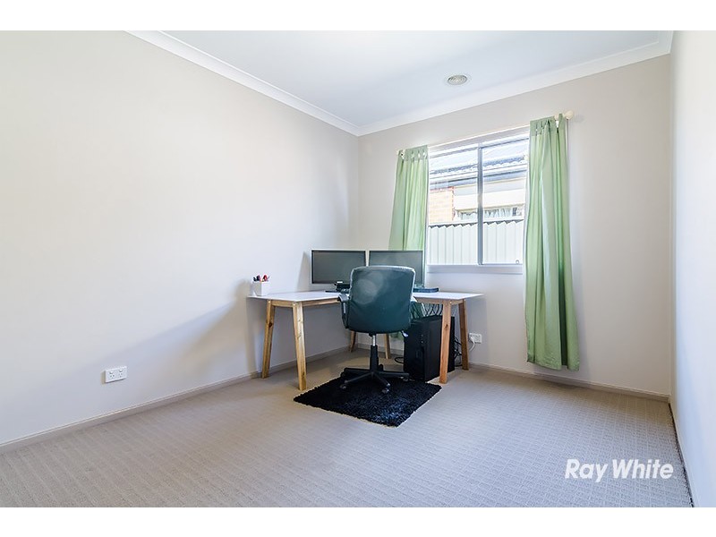 41 Kindred Ave, Cranbourne North VIC 3977