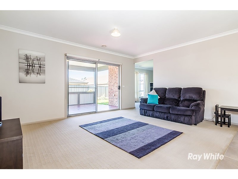 41 Kindred Ave, Cranbourne North VIC 3977
