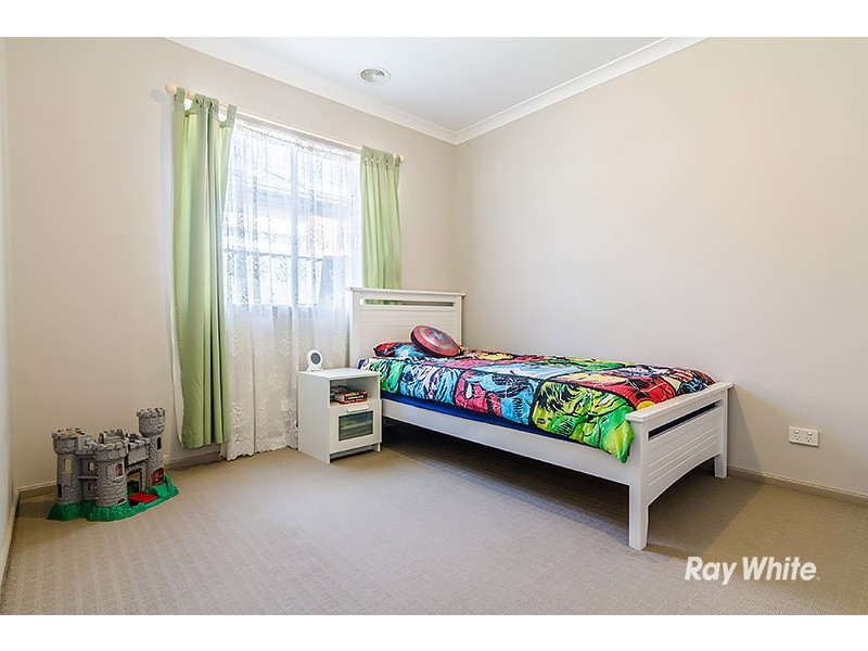 41 Kindred Ave, Cranbourne North VIC 3977