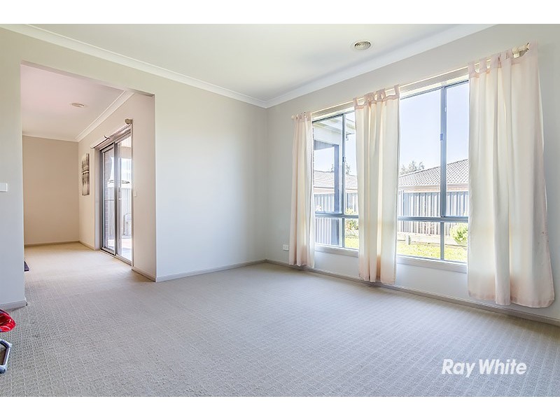 41 Kindred Ave, Cranbourne North VIC 3977