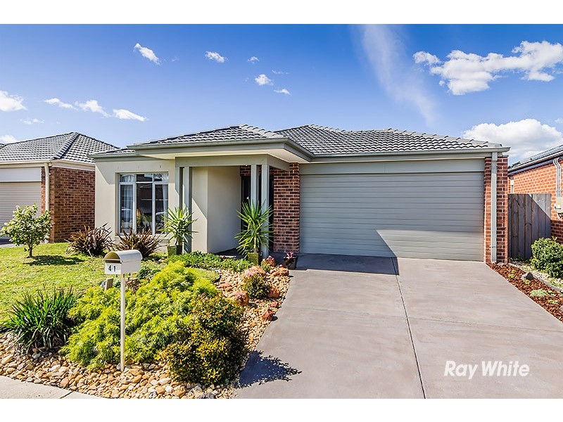 41 Kindred Ave, Cranbourne North VIC 3977