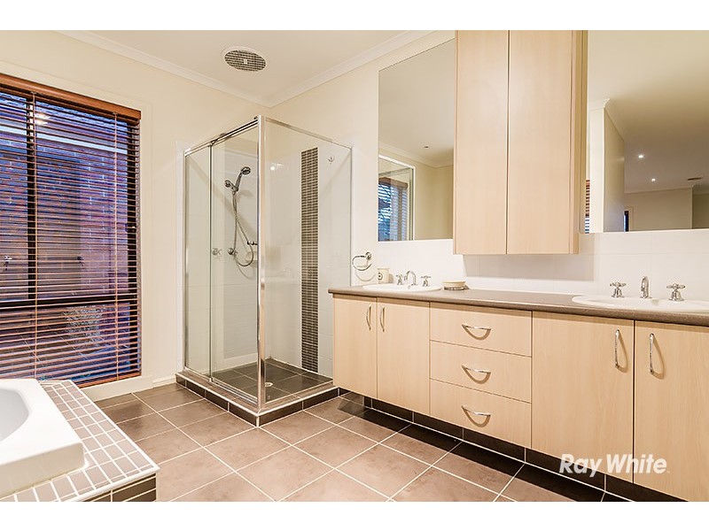 14 Formby Place, Cranbourne VIC 3977