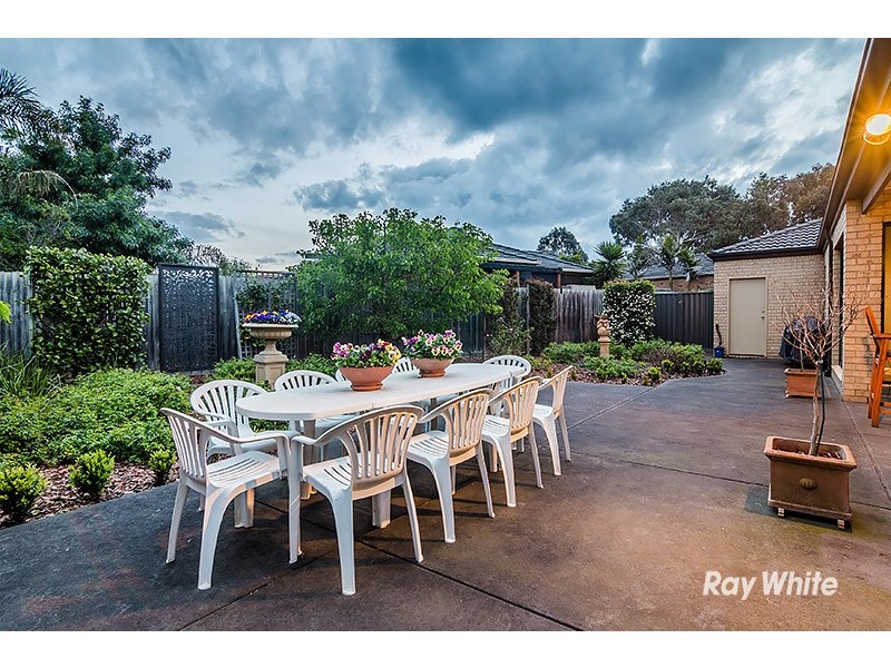 14 Formby Place, Cranbourne VIC 3977