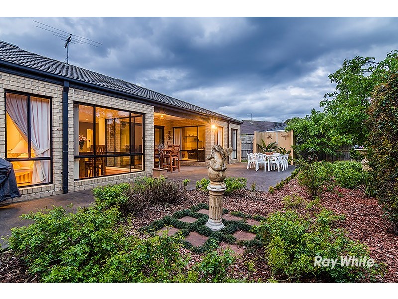 14 Formby Place, Cranbourne VIC 3977