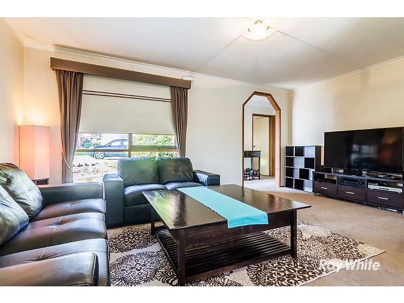11 Glenbourne Road, Cranbourne VIC 3977
