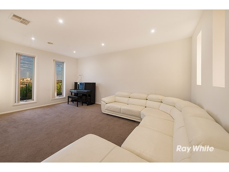 11 Coberley Way, Cranbourne North VIC 3977