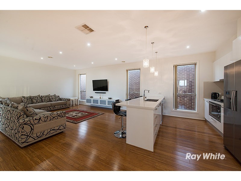 11 Coberley Way, Cranbourne North VIC 3977