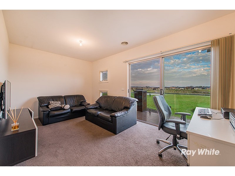 11 Coberley Way, Cranbourne North VIC 3977