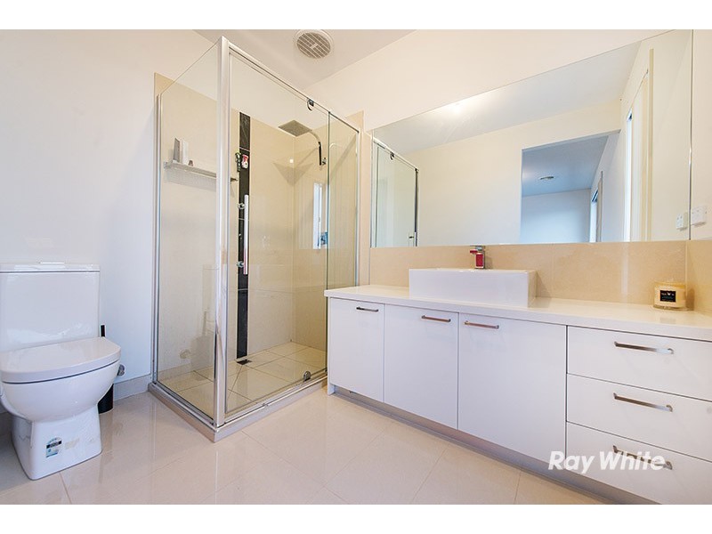 11 Coberley Way, Cranbourne North VIC 3977