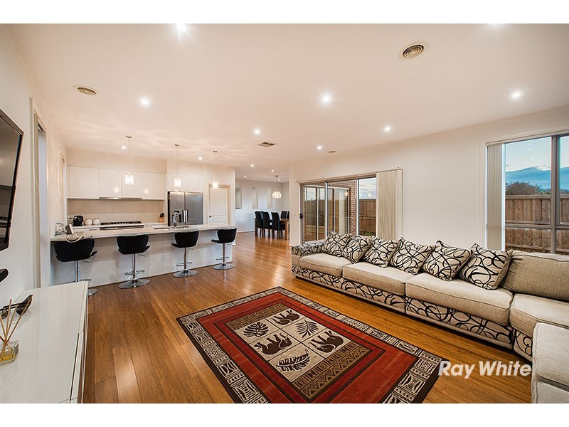 11 Coberley Way, Cranbourne North VIC 3977