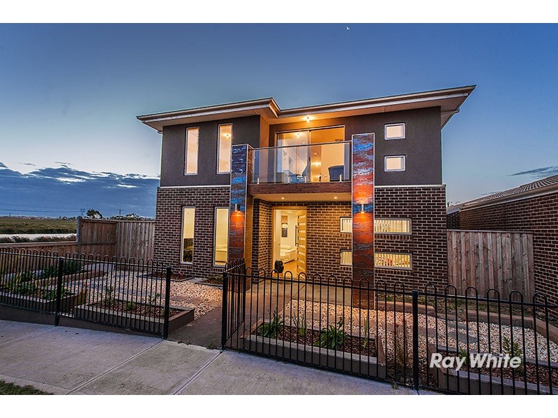 11 Coberley Way, Cranbourne North VIC 3977