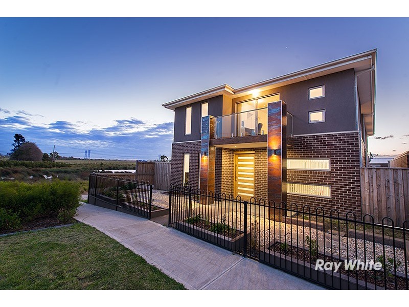 11 Coberley Way, Cranbourne North VIC 3977