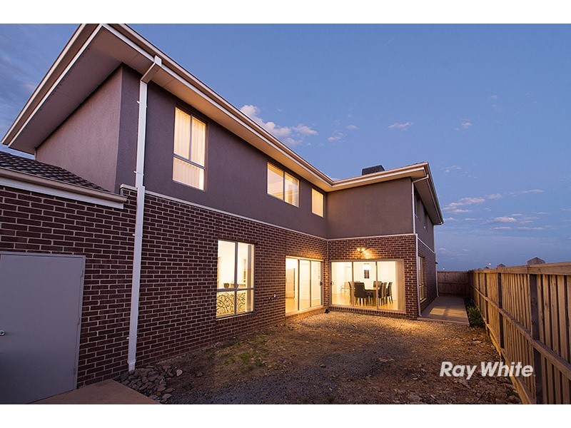 11 Coberley Way, Cranbourne North VIC 3977