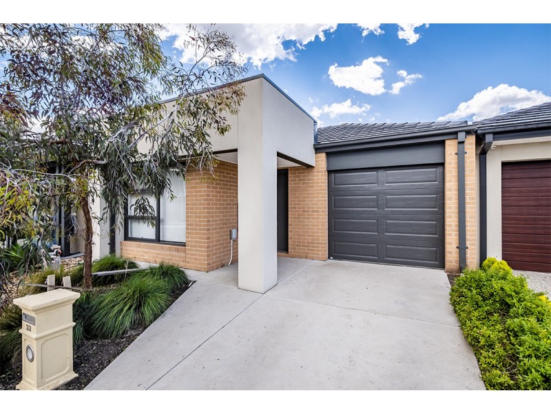 33 Grandvista Crescent, Cranbourne West VIC 3977