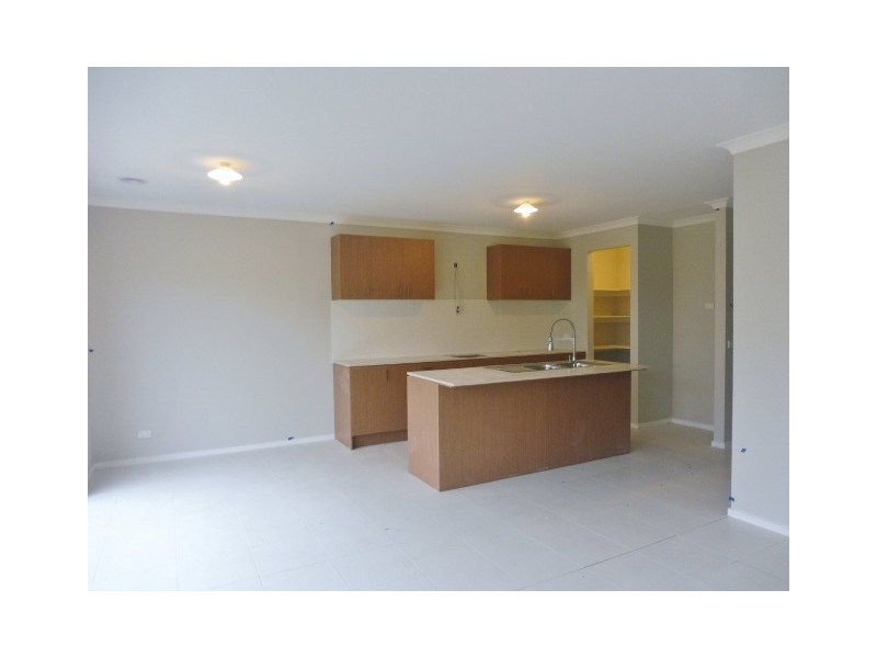 33 Grandvista Crescent, Cranbourne West VIC 3977