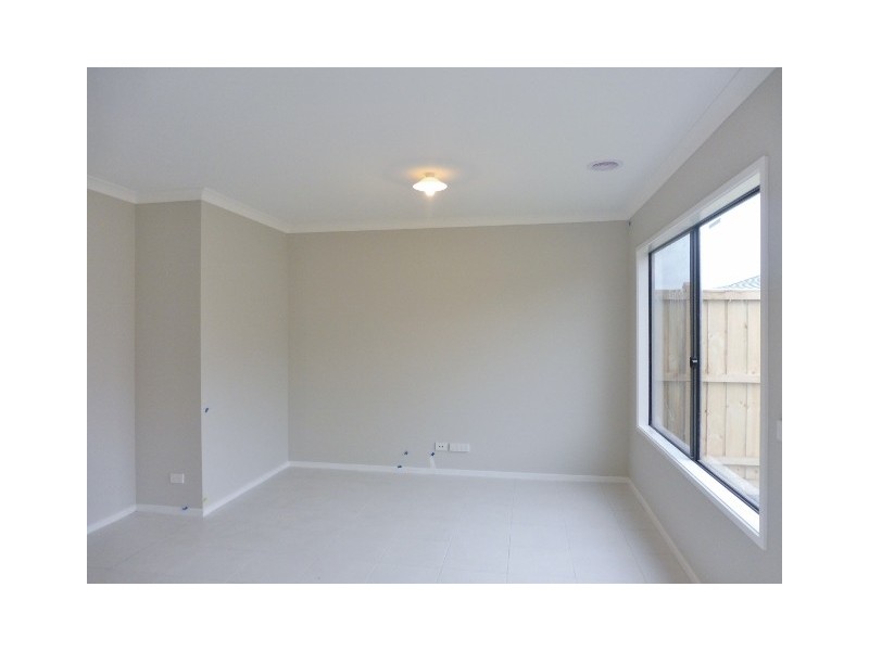 33 Grandvista Crescent, Cranbourne West VIC 3977