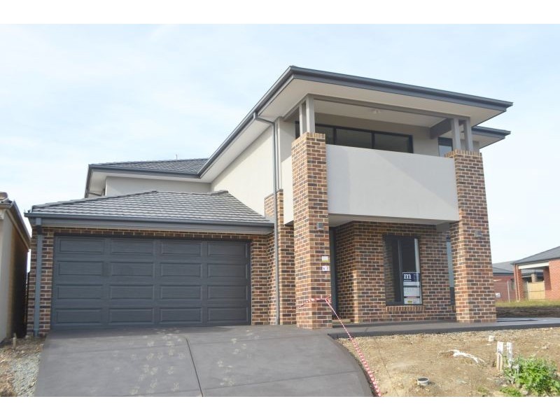 38 Shanahans Drive, Cranbourne North VIC 3977