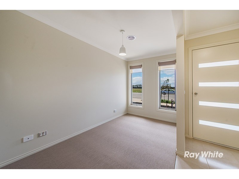 77 Quarters Boulevard, Cranbourne West VIC 3977