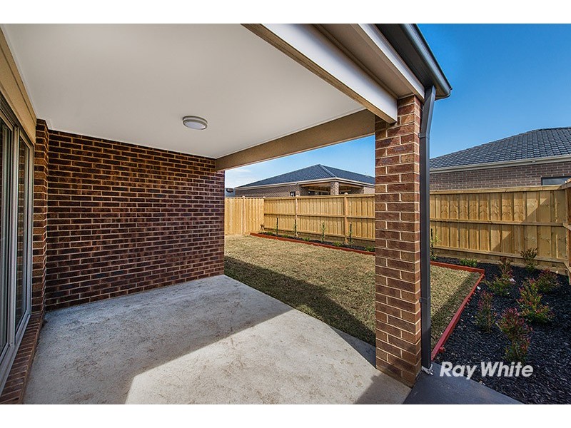 77 Quarters Boulevard, Cranbourne West VIC 3977