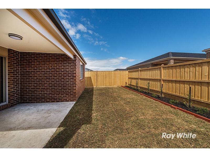 77 Quarters Boulevard, Cranbourne West VIC 3977