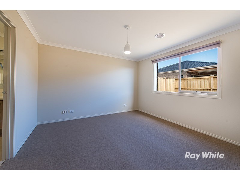 77 Quarters Boulevard, Cranbourne West VIC 3977