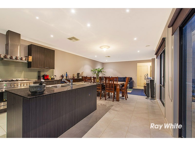 4 Agathis Alley, Cranbourne North VIC 3977