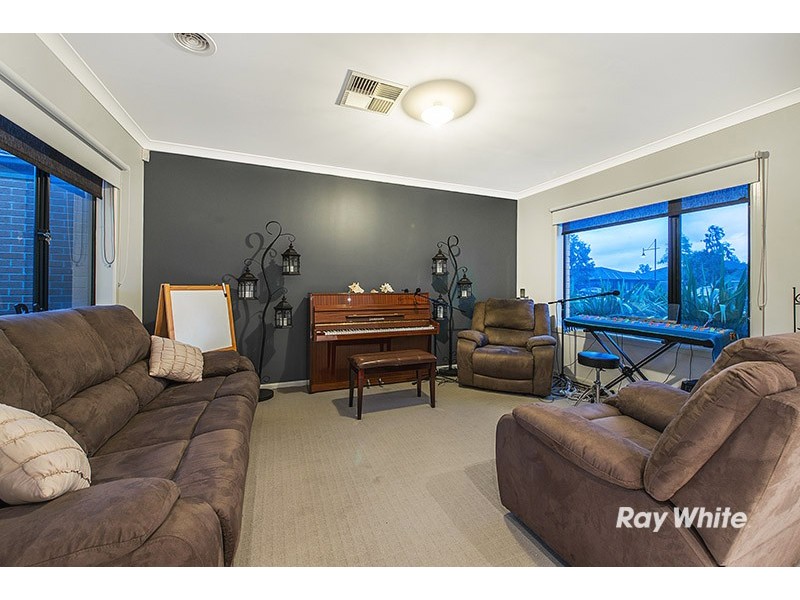 4 Agathis Alley, Cranbourne North VIC 3977
