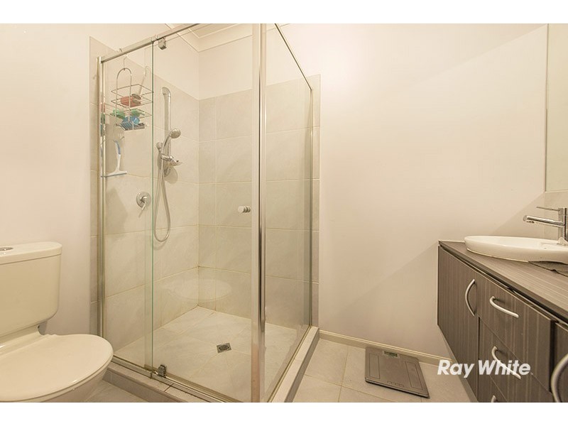 4 Agathis Alley, Cranbourne North VIC 3977