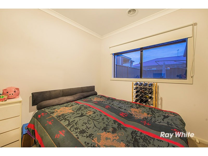 4 Agathis Alley, Cranbourne North VIC 3977