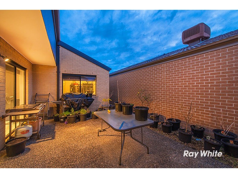 4 Agathis Alley, Cranbourne North VIC 3977