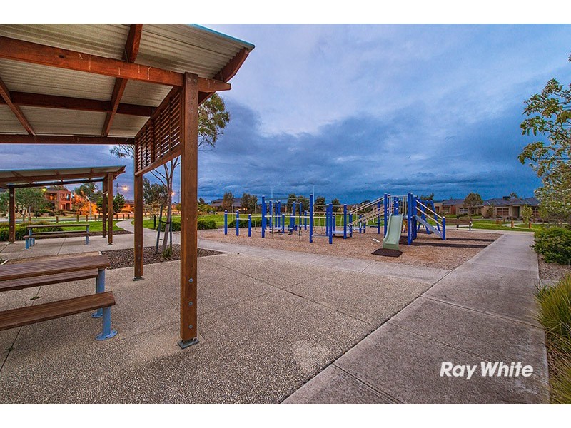 4 Agathis Alley, Cranbourne North VIC 3977