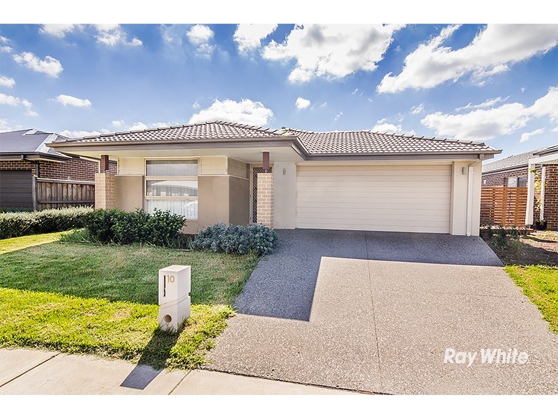 10 Bremer Street, Clyde North VIC 3978