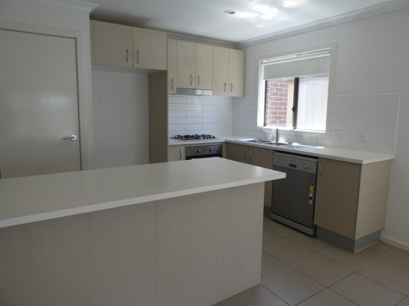 4 Glenelg Street, Clyde North VIC 3978