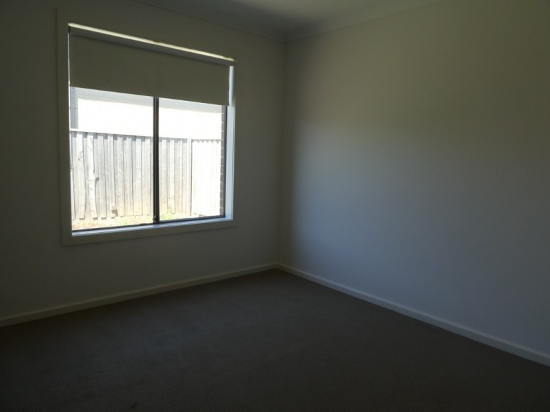 4 Glenelg Street, Clyde North VIC 3978