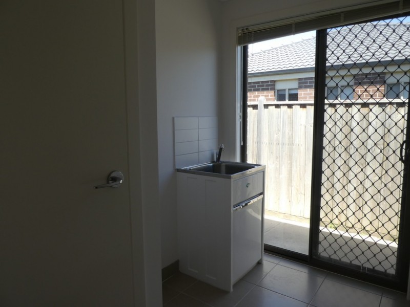 4 Glenelg Street, Clyde North VIC 3978