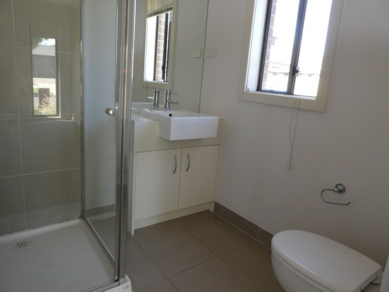 4 Glenelg Street, Clyde North VIC 3978