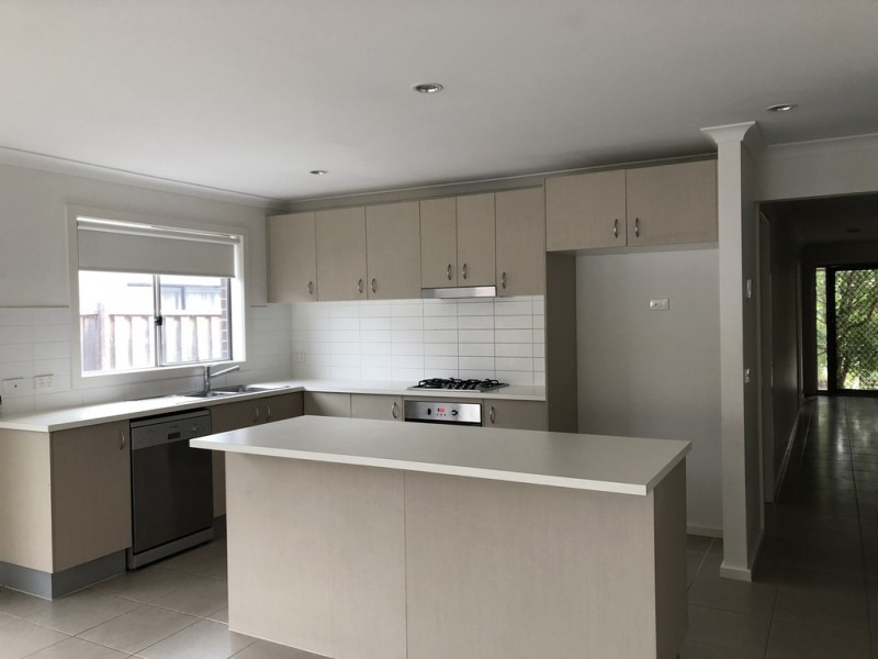 18 Glenelg Street, Clyde North VIC 3978