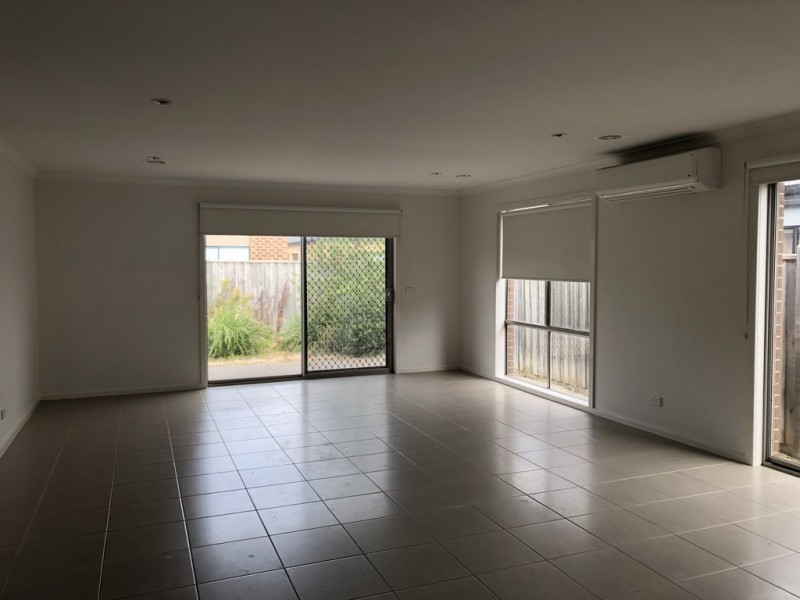 18 Glenelg Street, Clyde North VIC 3978